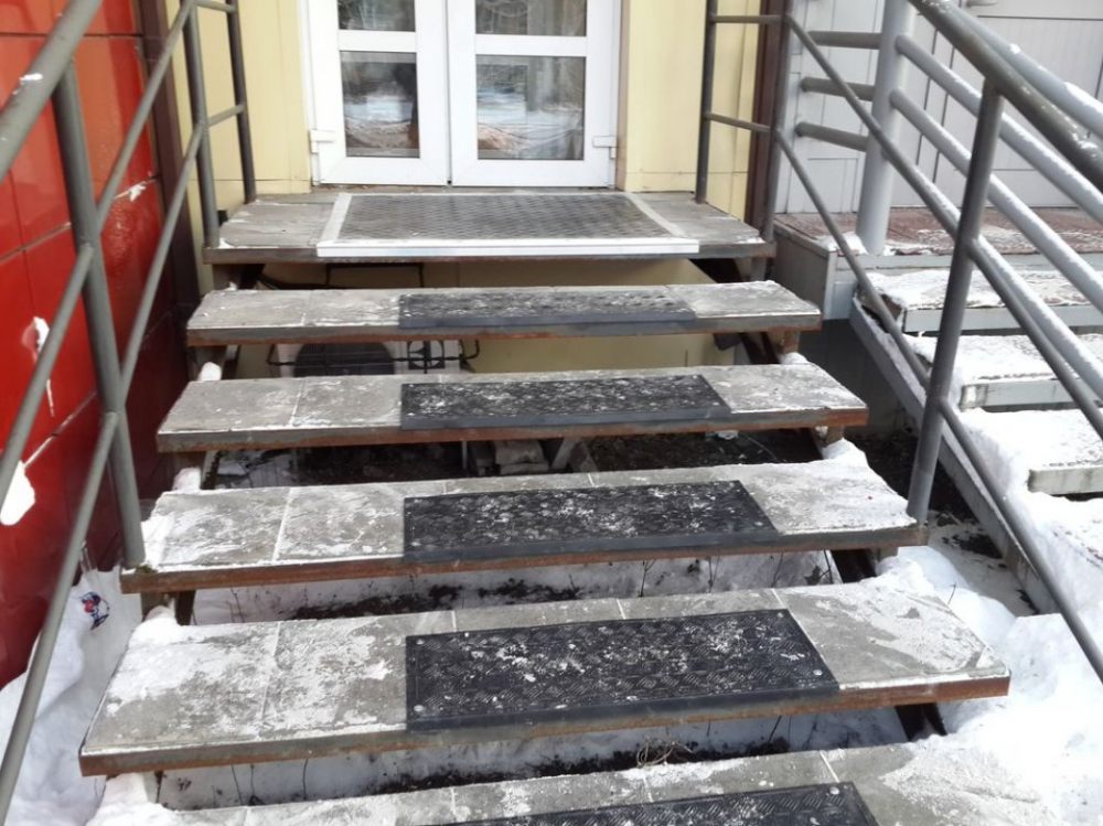 Монтаж резиновых проступей и накладок на ступени стоимость - Казань